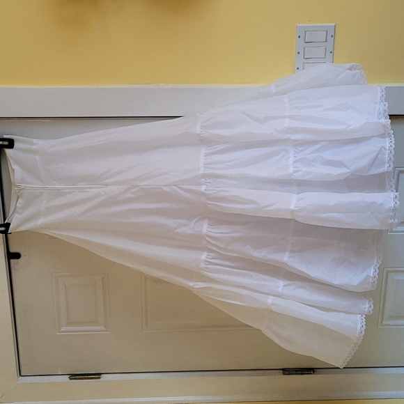 Kremlin from David's Bridal - Picture 4 of 9